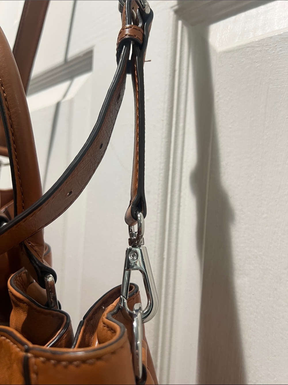 Michael Kors Women's Classic Tan Leather Tote Bag with Adjustable Strap - Picture 3 of 14